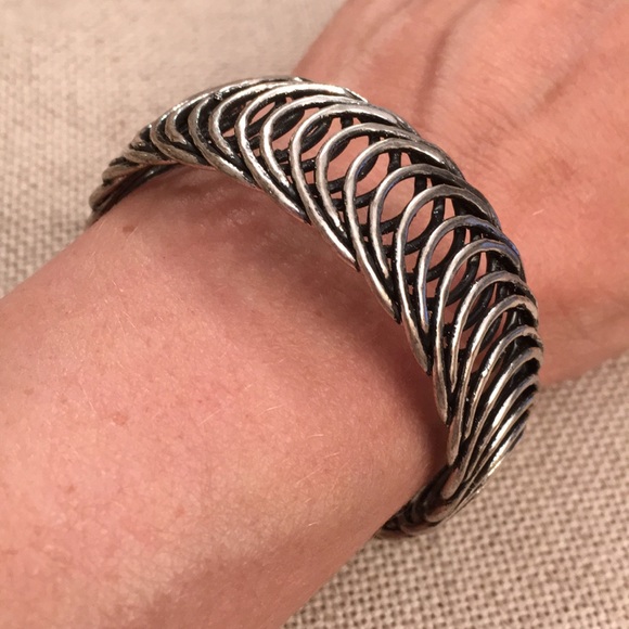 Stretchy Antique Stilvertone Bracelet Adjustable - Picture 3 of 8